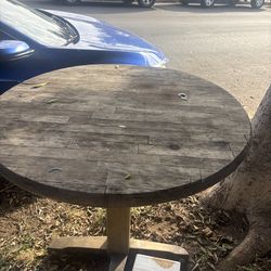 FREE/GRATIS: circular wooden dining table