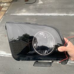 05-  Mustang GT Driver Side Headlight With Halo 