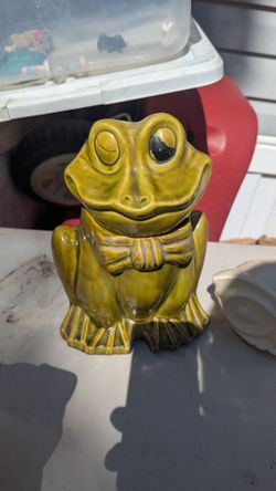 Vintage 1970s Winking Frog Ceramic Cookie Jar - Retro Avocado Green