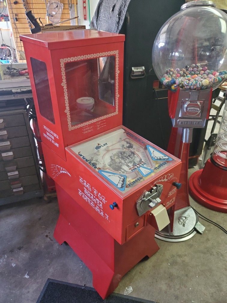 Gumball Vending Machine With Pinball Game