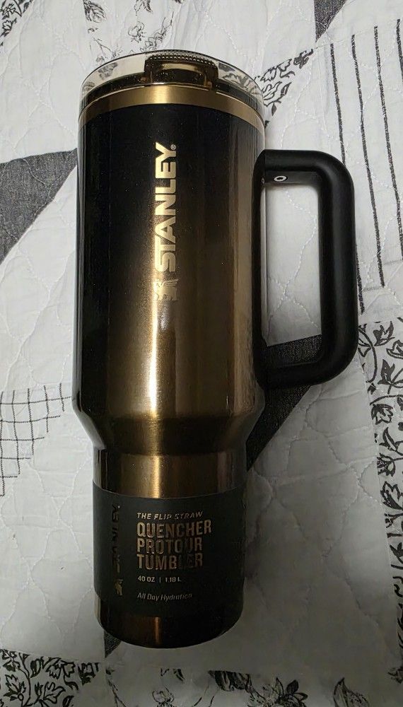 NEW Stanley 40oz With Flip Straw