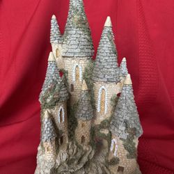 David Winter Fairytale Castle in the Original Box and COA - 1982 - Hand Painted