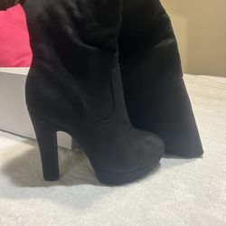 Black highplat boots