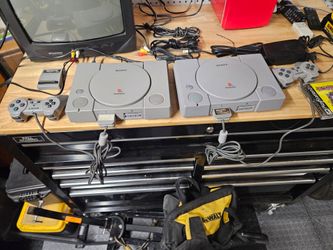 2 Playstation 1 game systems