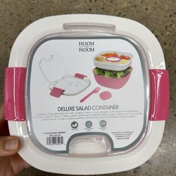 NWT Deluxe salad container