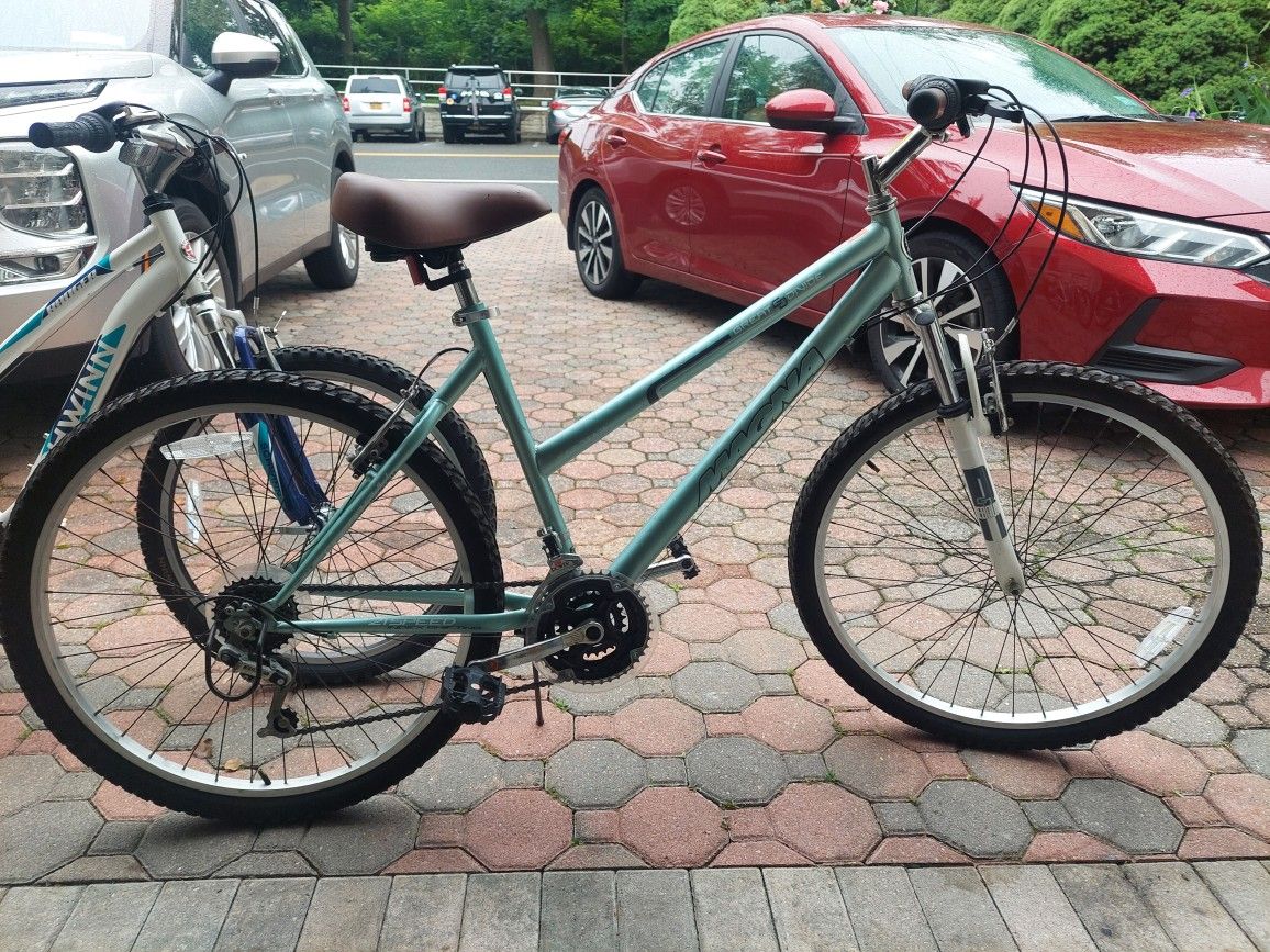 Light Weight Female Bicycle With Gears 26" Aluminum Wheels Ready For Riding Upgraded Seat , Hand Grips, Front Suspension,
