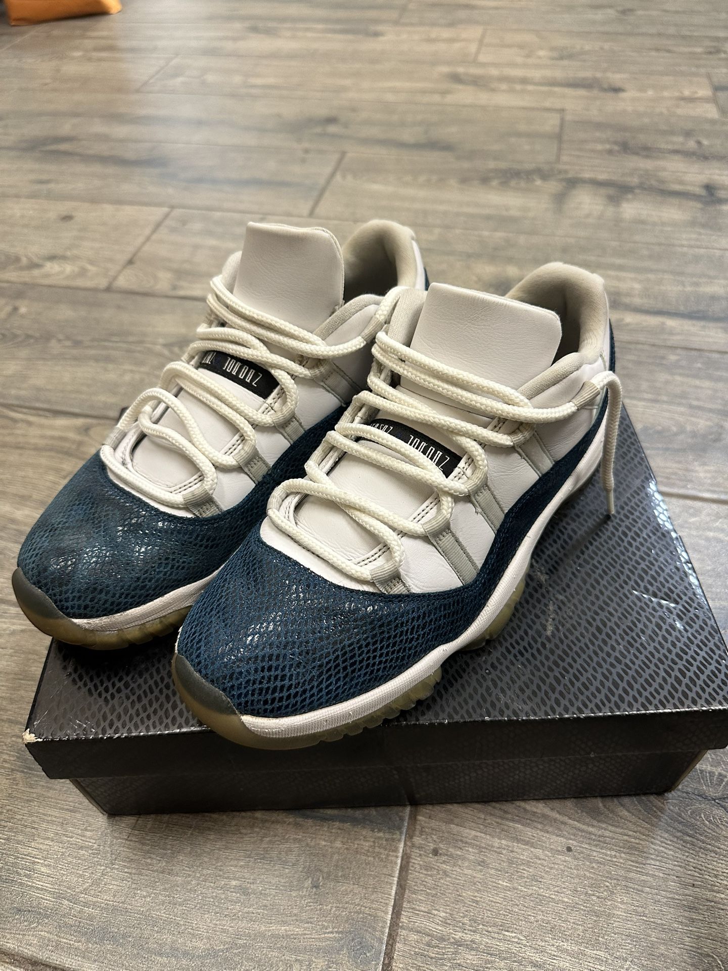 Jordan 11 Retro Low Snake Navy 