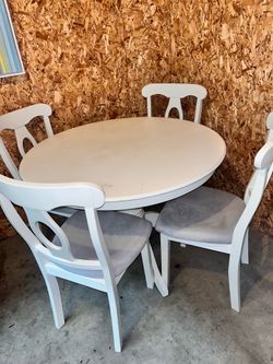 White 4pc dining room table & chairs
