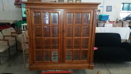 Curio cabinet