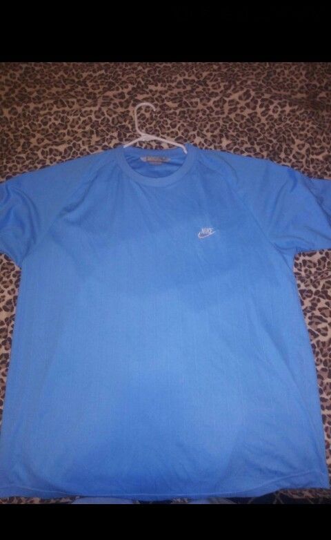 Nike T xL