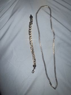 Cadena y pulsera $25 cada una