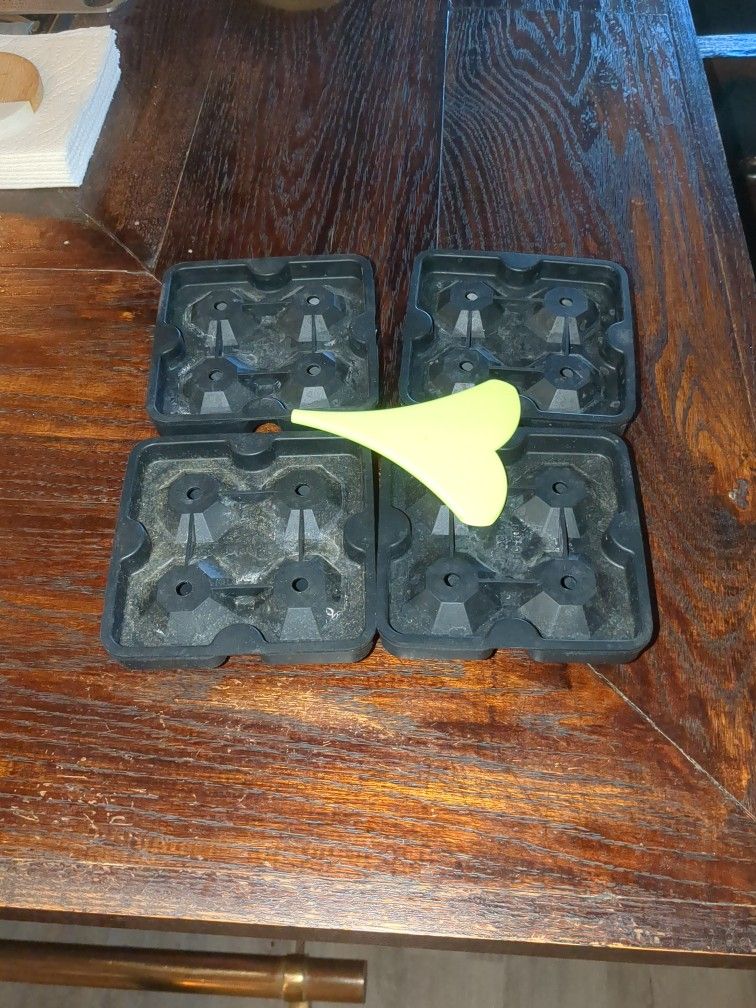 4 Diamond Shape Silicone Ice Molds With Funnel 