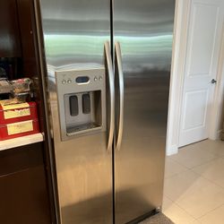 Selling KitchenAid Refrigerator 