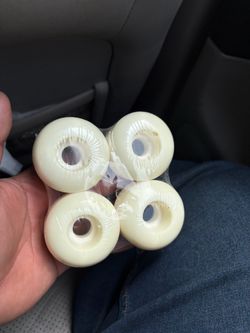 Skateboard wheels