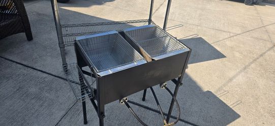 Prep table/2 burning fryer
