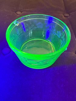 Vintage Imperial Glass - Green Uranium Etched Flower Bowl 5" - UV Glow 🟢