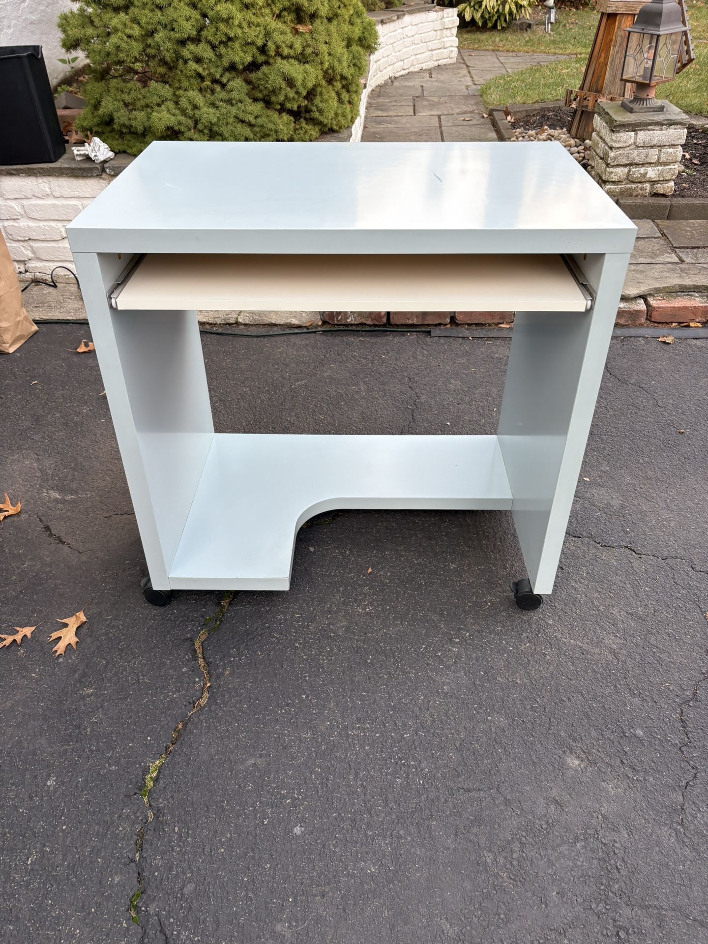 Computer Table With Pull-Out Keyboard Tray