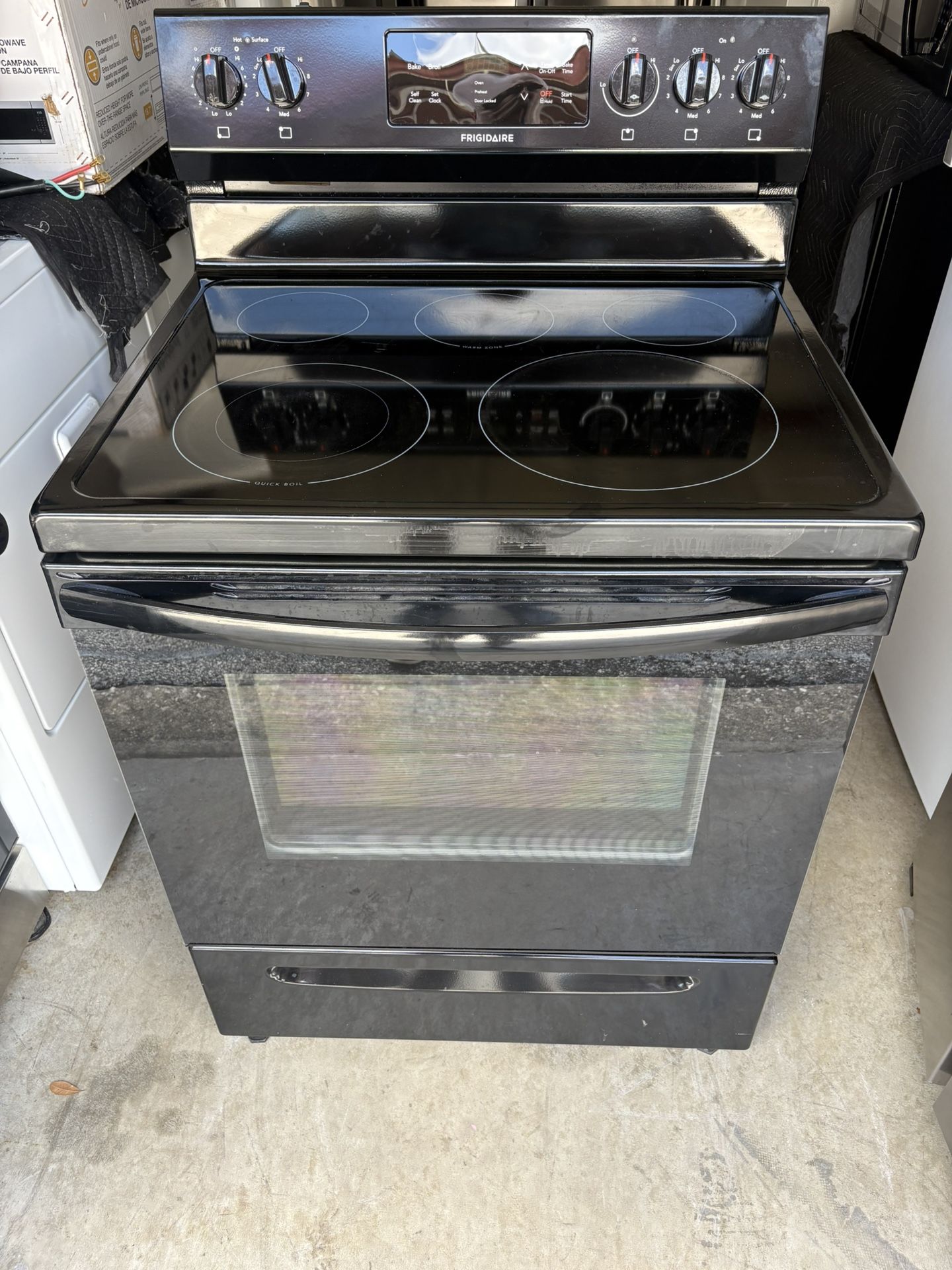 2022 Model Black Glasstop Electric Stove w/Self-cleaning Oven