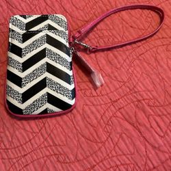 NWOT Black White Pink Chevron Stripe Wristlet 