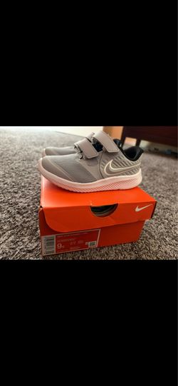 Toddlers Nike shoe size 9c