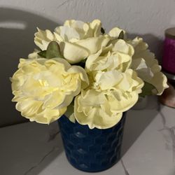 Blue Vase Flower Decor