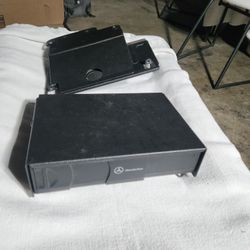 MERSEDES BENZ    SLK320  R170 OEM 6 DISC CHANGER 