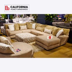 Modern Ultra-Soft Transitional Living Room Sectional with Accent Pillows & Padded Arms