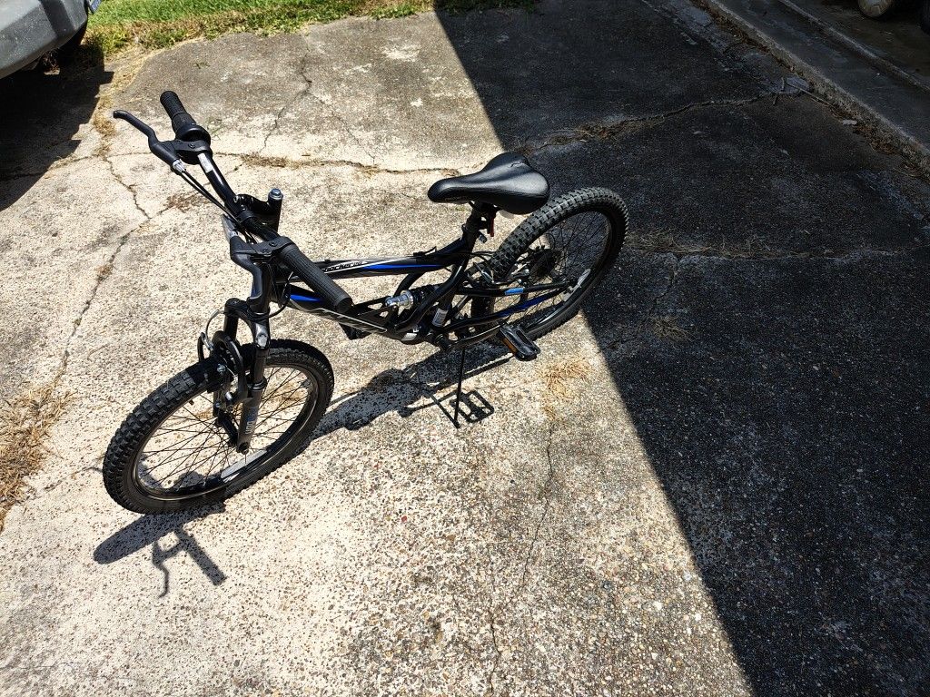 20 Inch Boys Mountain Bike . Like New.