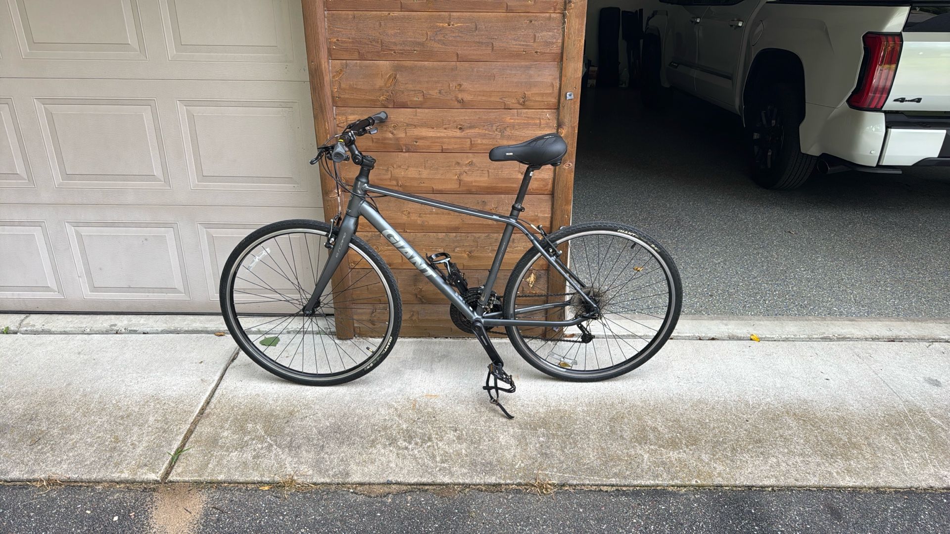Giant Hybrid Bike