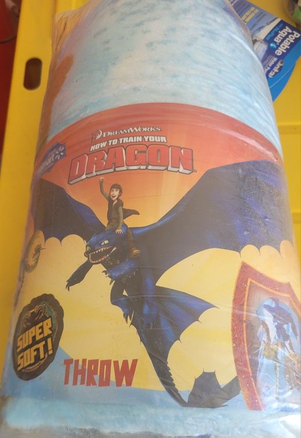 HOW TO TRAIN YOUR DRAGON THROW BLANKET