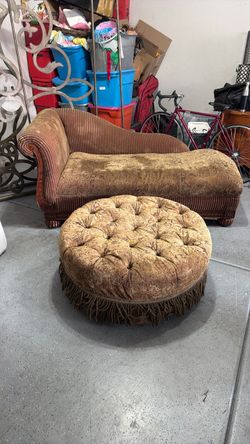 Victorian Chaise Lounge with Tufted Ottoman