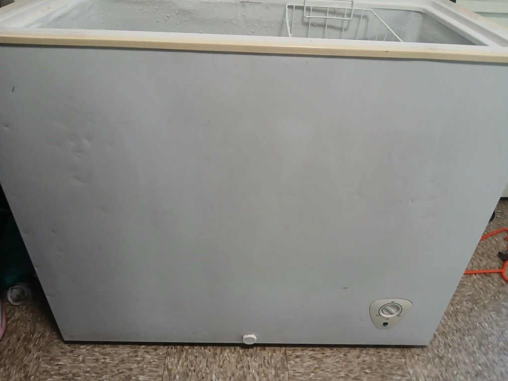 Deep Chest Freezer 7.5 CU. FT