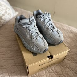 adidas Yeezy Boost 700 V2