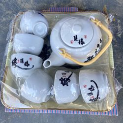 Tea Pot & Cups Gift Set with Beautiful Chinese Calligraphy. Comes With a Tray   