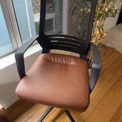 Small Rolling Desk Chair - Very Good Condition