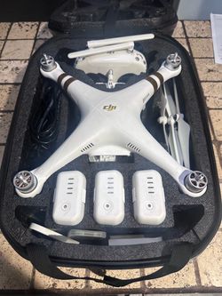 DJI Phantom 3 Professional 4K Drone + 3 Batteries + Backpack