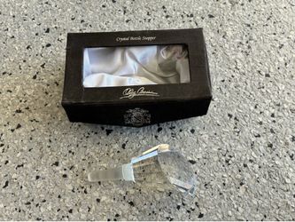 OLEG CASSINI Crystal Bottle Stopper.  4-1/2” Long. Pre Owned. Great Condition.
