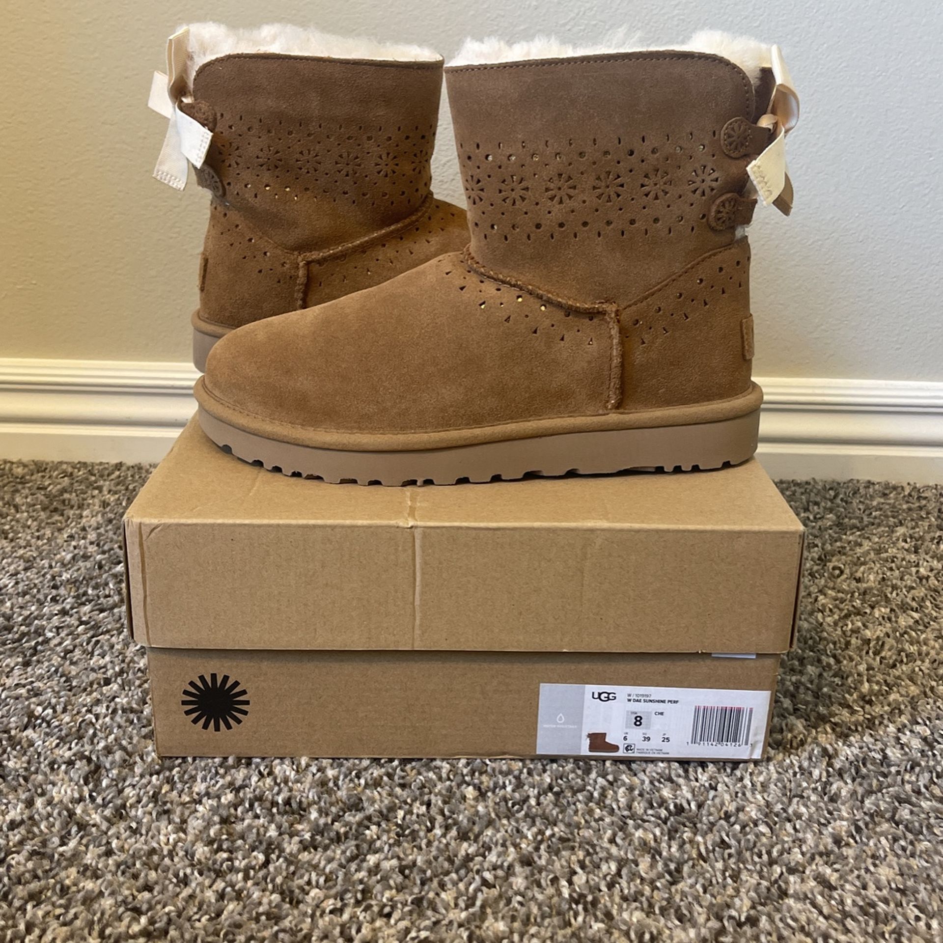 Women’s Uggs Size 8