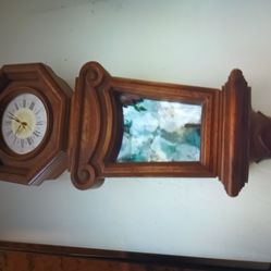 Clock vintage wood smoked glass in front battery works great large from 1950