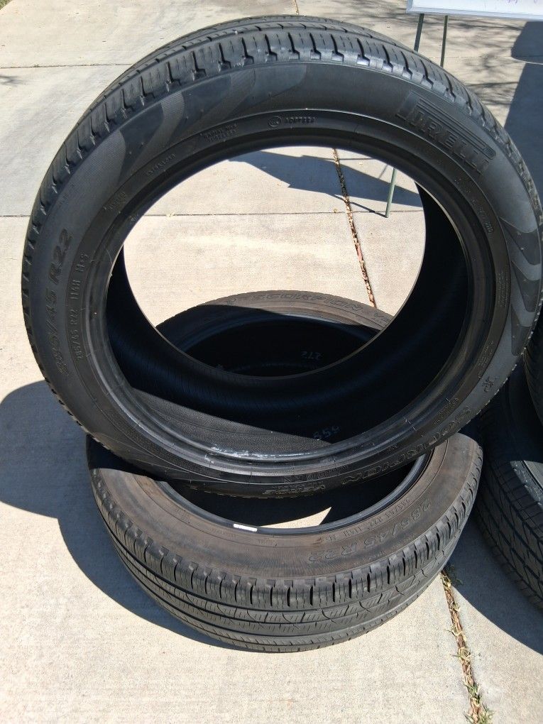 285/45R22