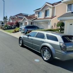 2005 Dodge Magnum 