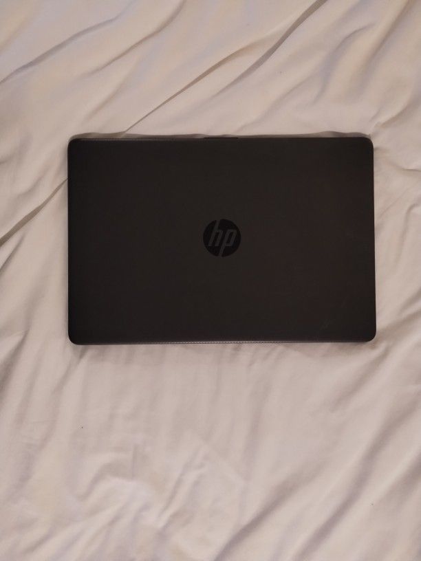 HP WINDOWS 12 LAPTOP