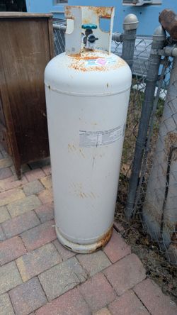 Propane gas tank