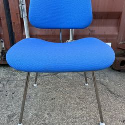 Herman Miller Eames Upholstered Plywood Side Chair (DCM) – Blue / Chrome