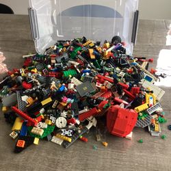 8 Pounds Of Mixed Lego