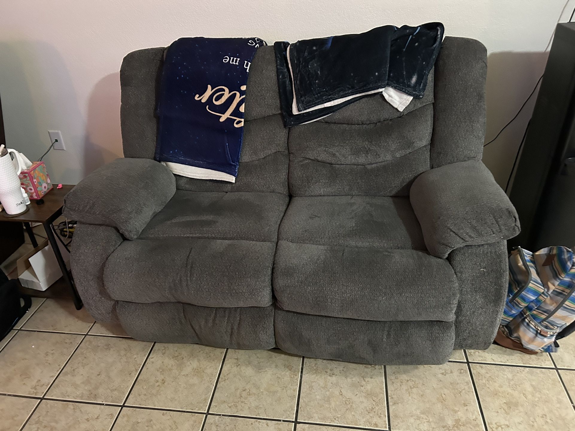Reclining loveseat