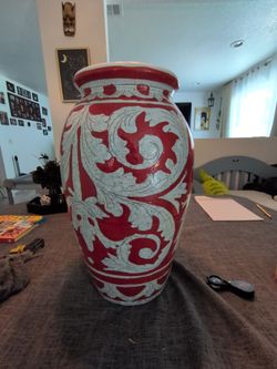 Vintage Mid-Century Italian Art Pottery Vase, attributed to Deruta, hand-thrown, red sgraffito griffin design