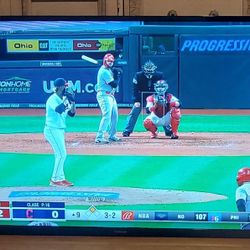 Toshiba TV 43 " With Wall
Mount & Antenna