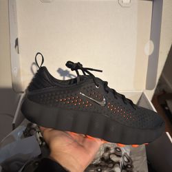 Nike Mind 002 Black Hyper Crimson