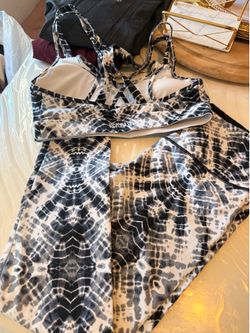 Victoria secret sport. Set  M. $55